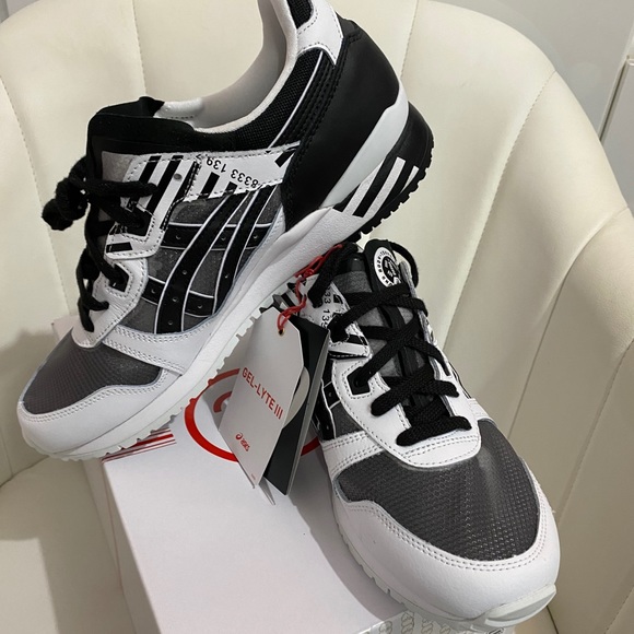 ASICS shoes - Picture 3 of 7